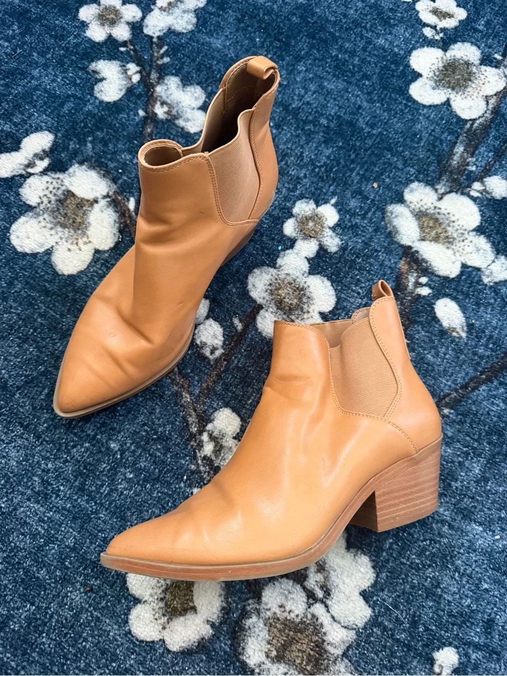 Universal Thread sleek pointed